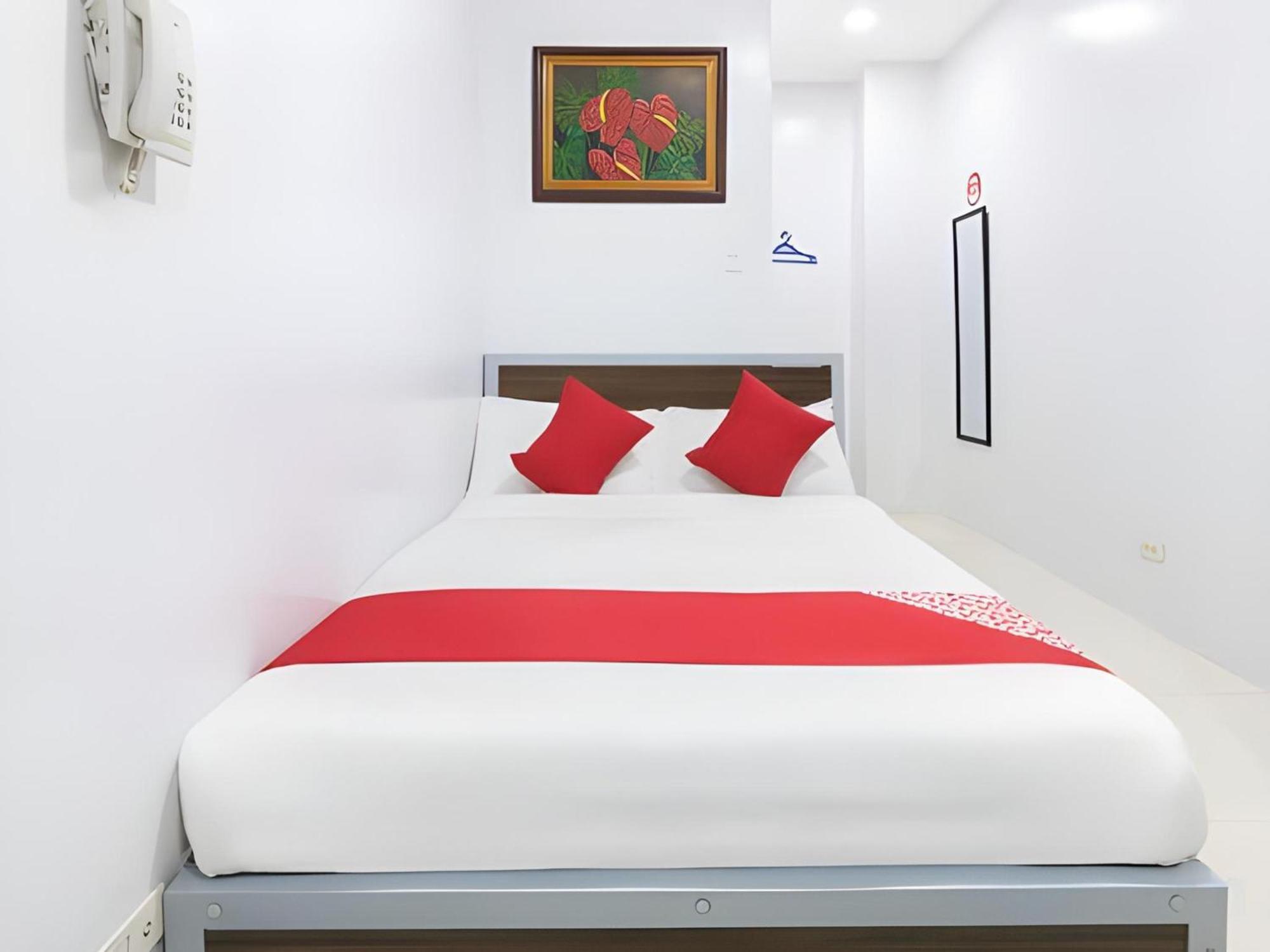 OYO 152 Sangco Condotel Manila Esterno foto