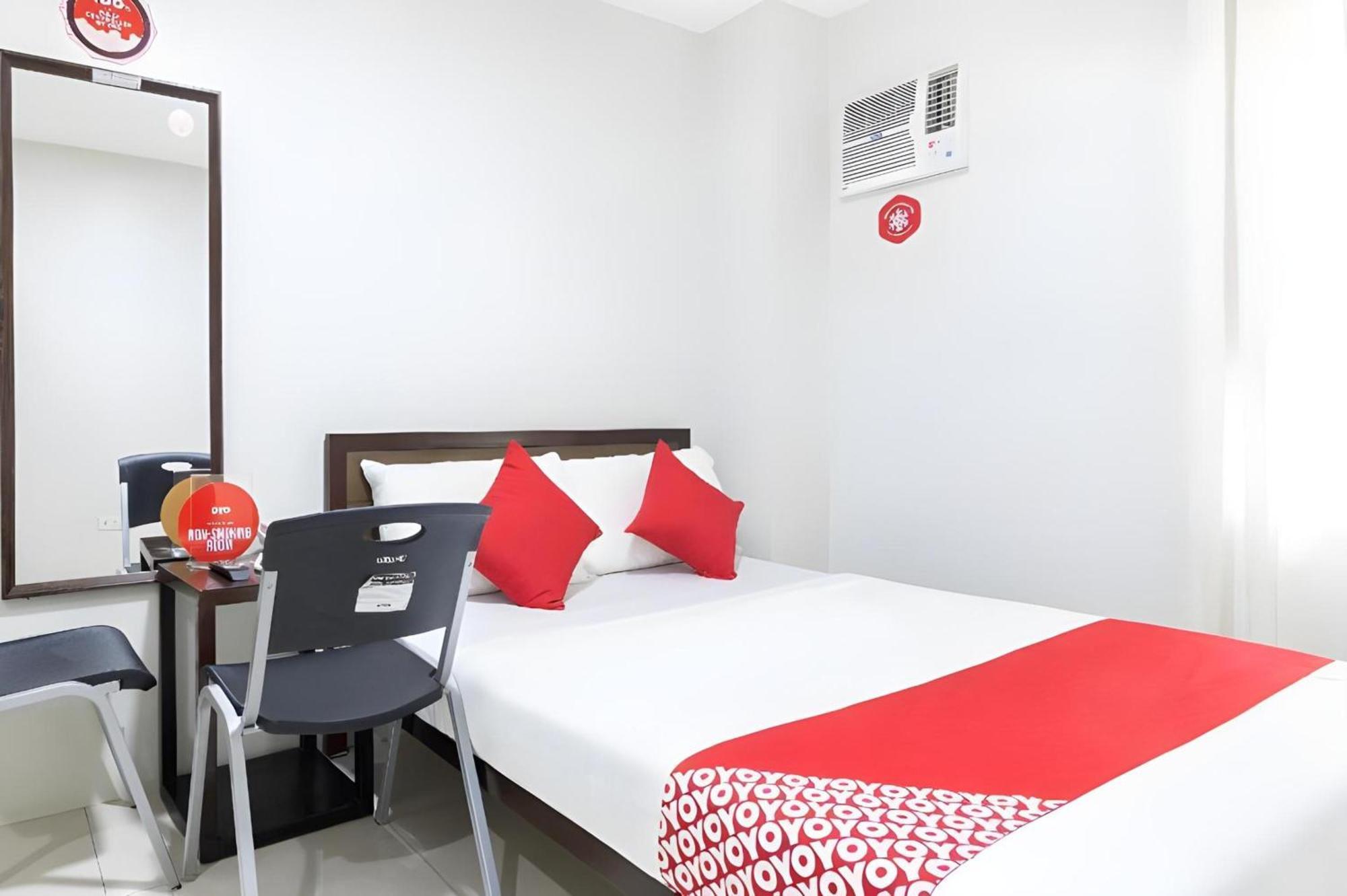 OYO 152 Sangco Condotel Manila Esterno foto