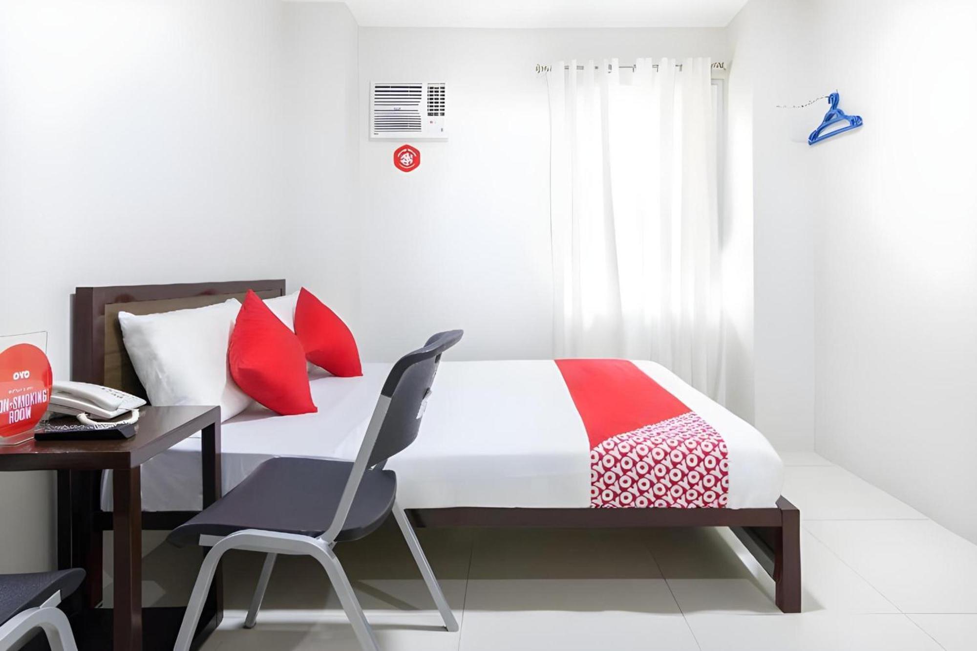 OYO 152 Sangco Condotel Manila Esterno foto