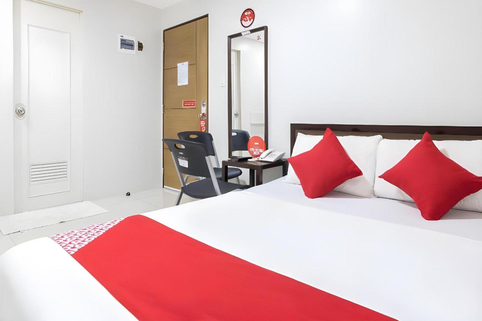 OYO 152 Sangco Condotel Manila Esterno foto