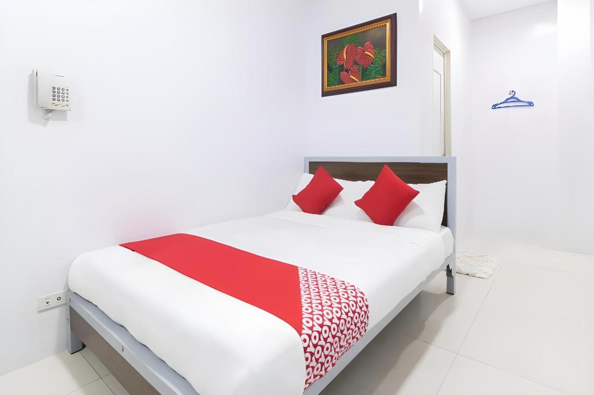 OYO 152 Sangco Condotel Manila Esterno foto